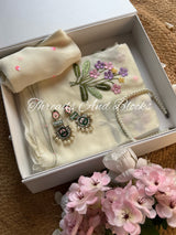 Cream 3D Bouquet Saree