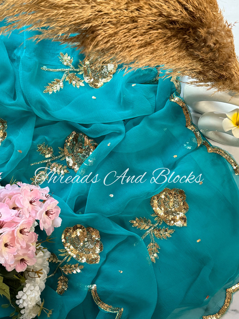 Rose Buta with Scalloped Border Saree