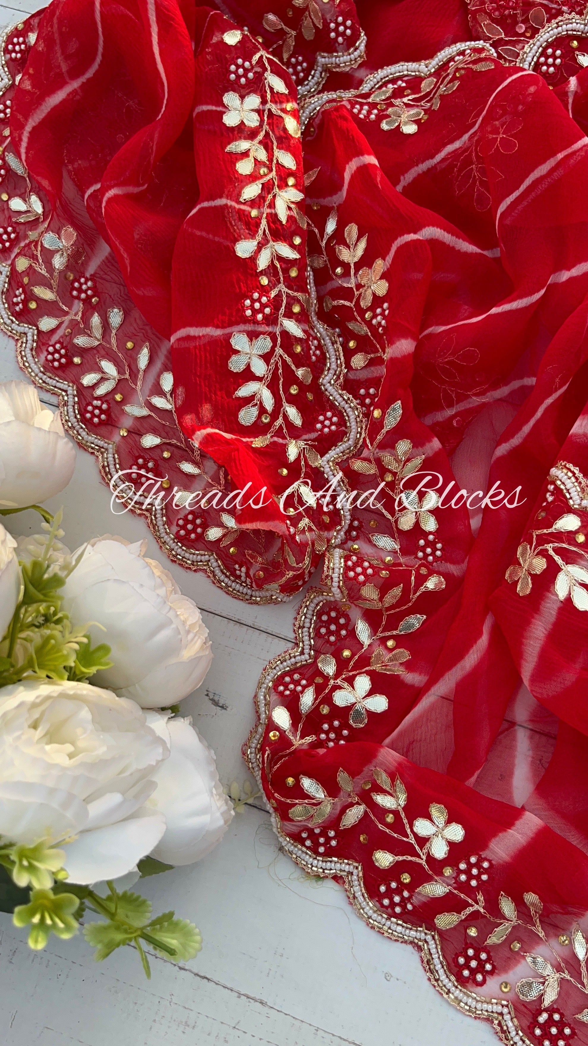 Red White Leheriya with Scalloped Border