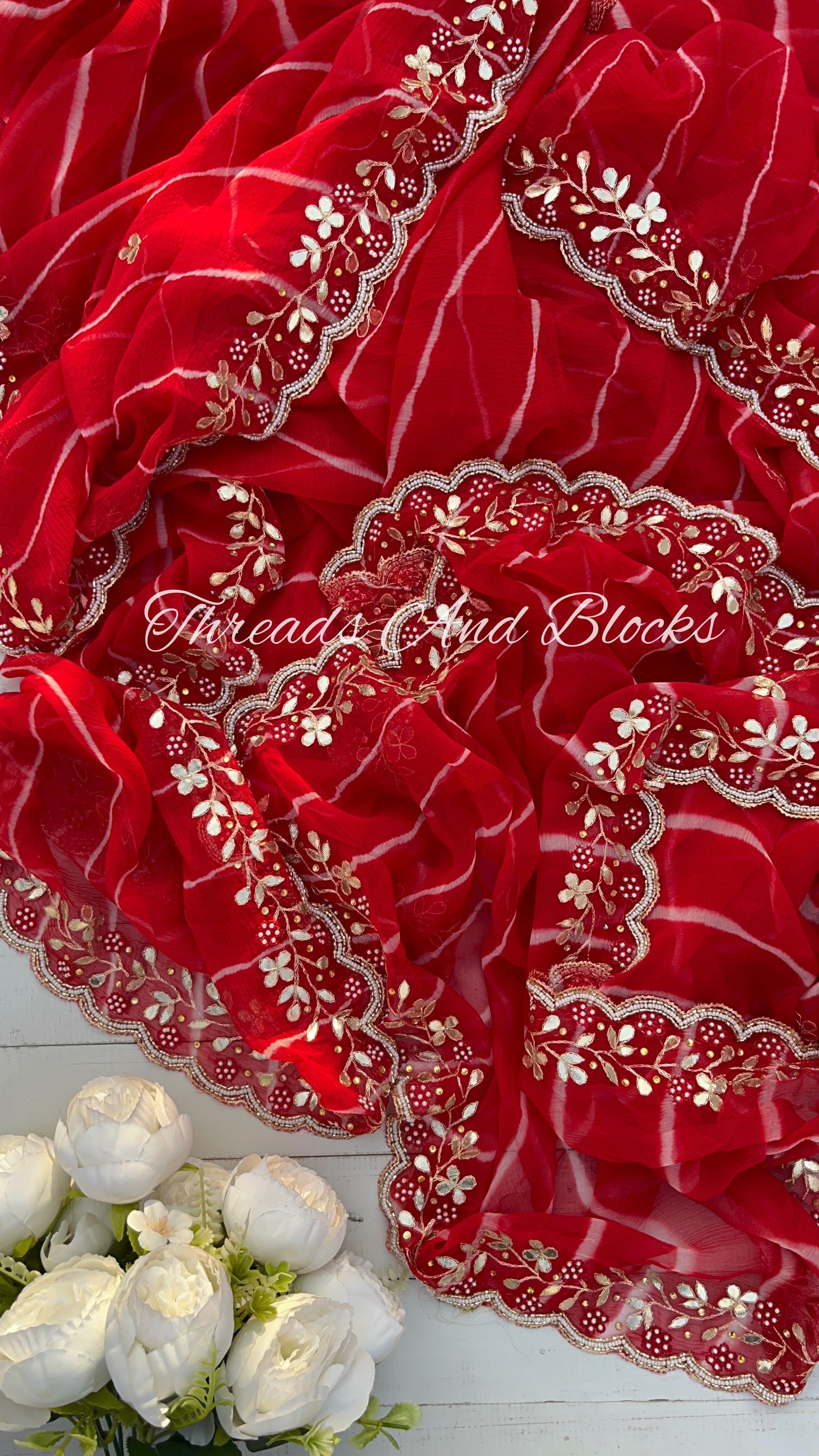 Red White Leheriya with Scalloped Border